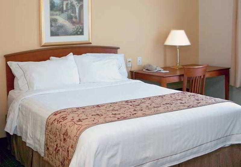 Towneplace Suites Raleigh Cary/Weston Parkway Esterno foto